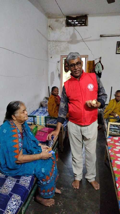 Food Distribution in a Old Age Home by LCB Jajati